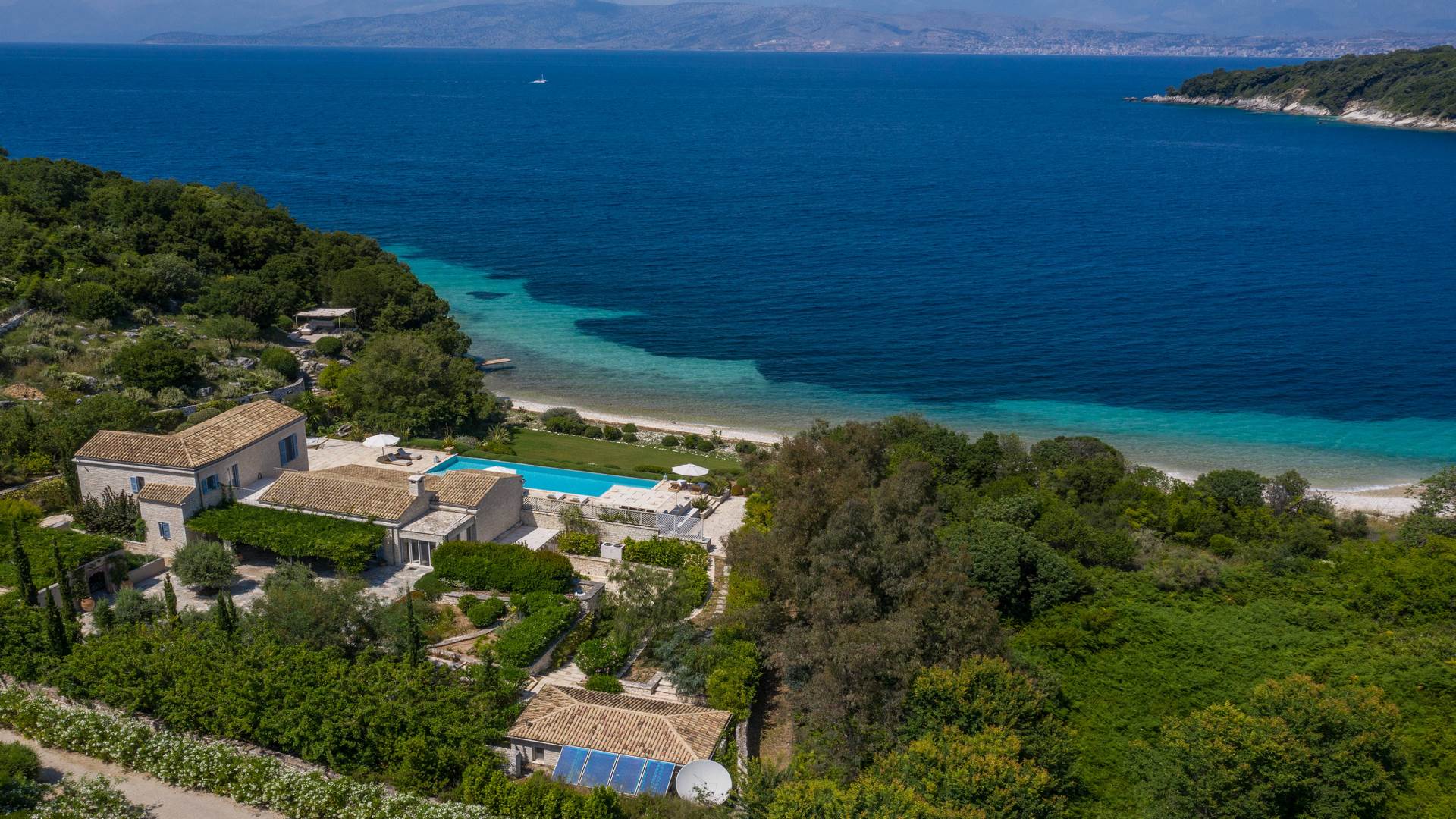 6-bdrm villa in Corfu